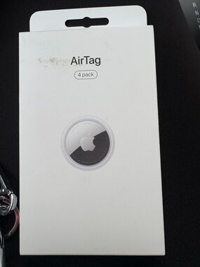 Apple AirTag 4-Pack White Packaging